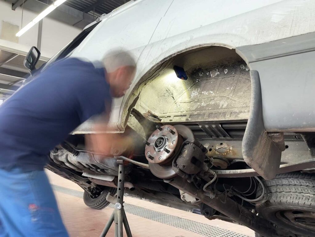 Karosseriearbeiten in der "Karosserie-Lackierwerkstatt Stadelhofer" in Konstanz